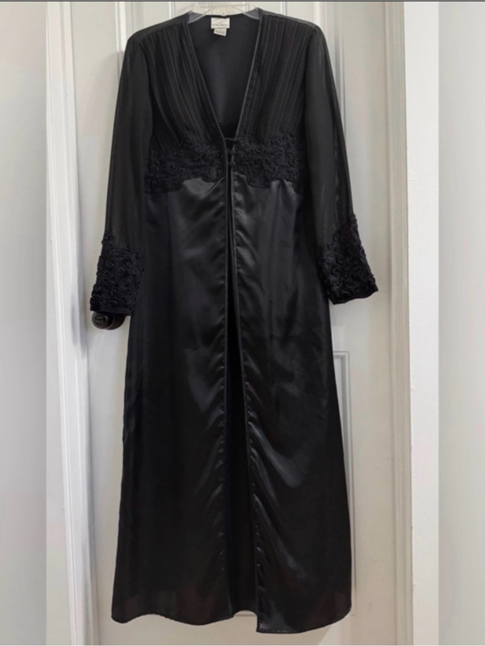 Madison Intimates Black Satin Lace Nightgown Long Sleeve Robe Set Small/Medium